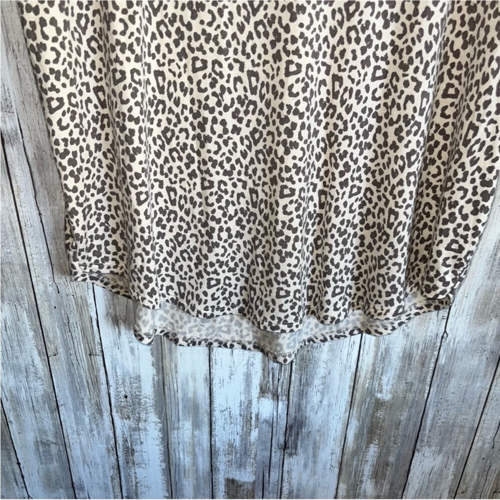 American Eagle Leopard Brown Cream Tee Women’s Medium - Picture 3 of 4